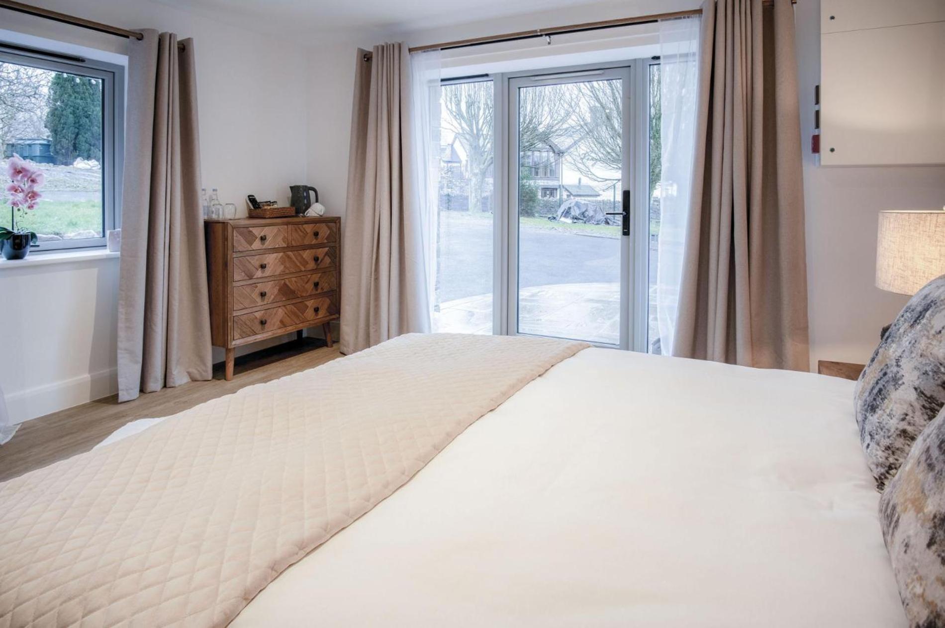 Suite 1 - Sleeping Giant Hotel - Pen Y Cae Inn بريكون المظهر الخارجي الصورة