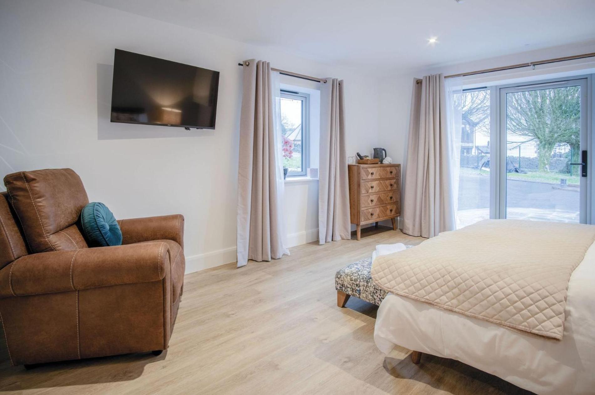 Suite 1 - Sleeping Giant Hotel - Pen Y Cae Inn بريكون المظهر الخارجي الصورة