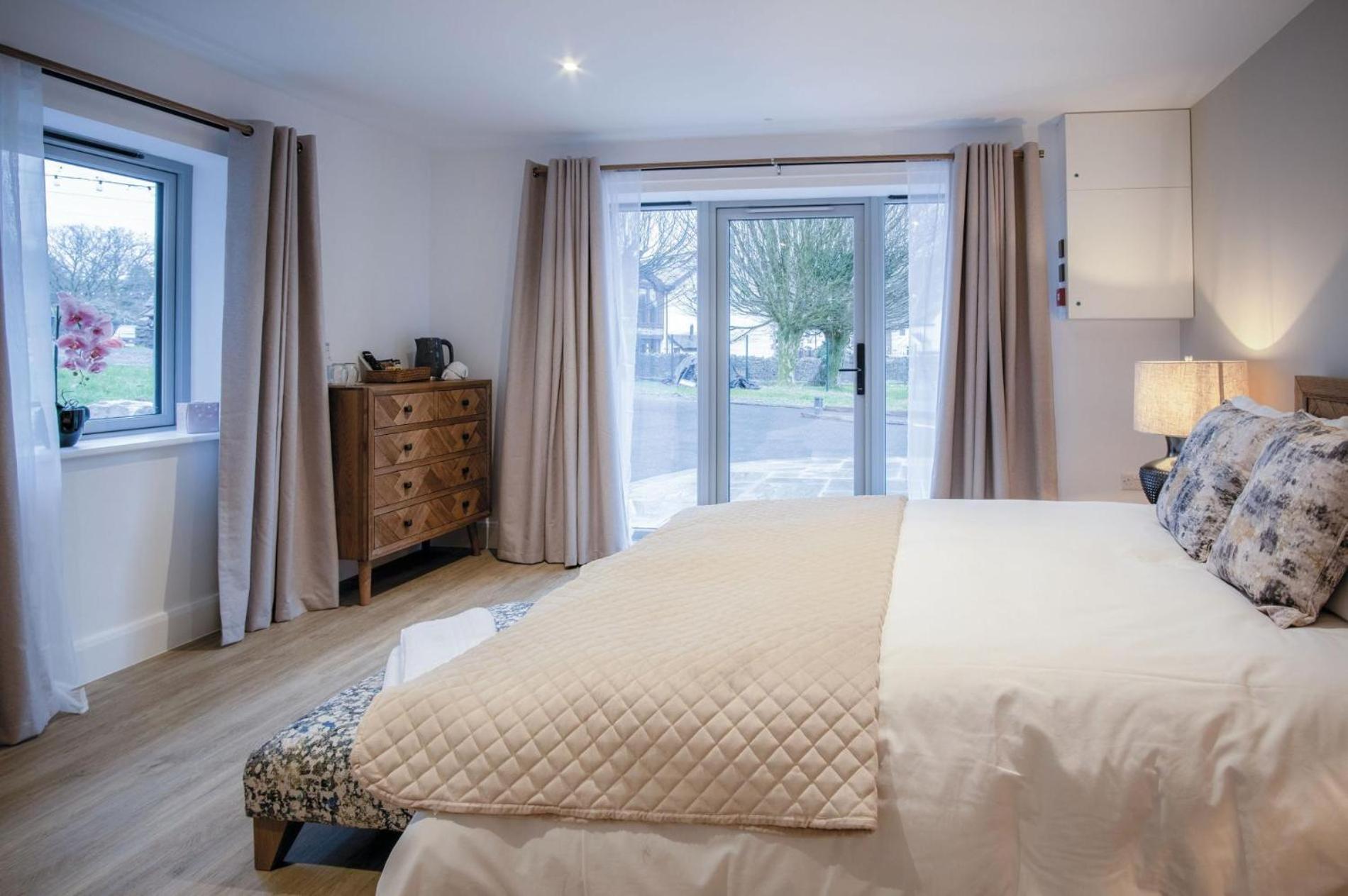 Suite 1 - Sleeping Giant Hotel - Pen Y Cae Inn بريكون المظهر الخارجي الصورة