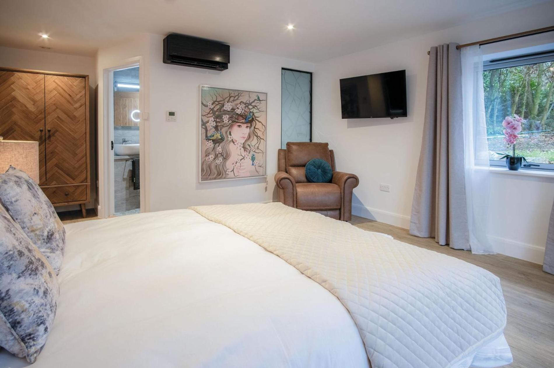 Suite 1 - Sleeping Giant Hotel - Pen Y Cae Inn بريكون المظهر الخارجي الصورة